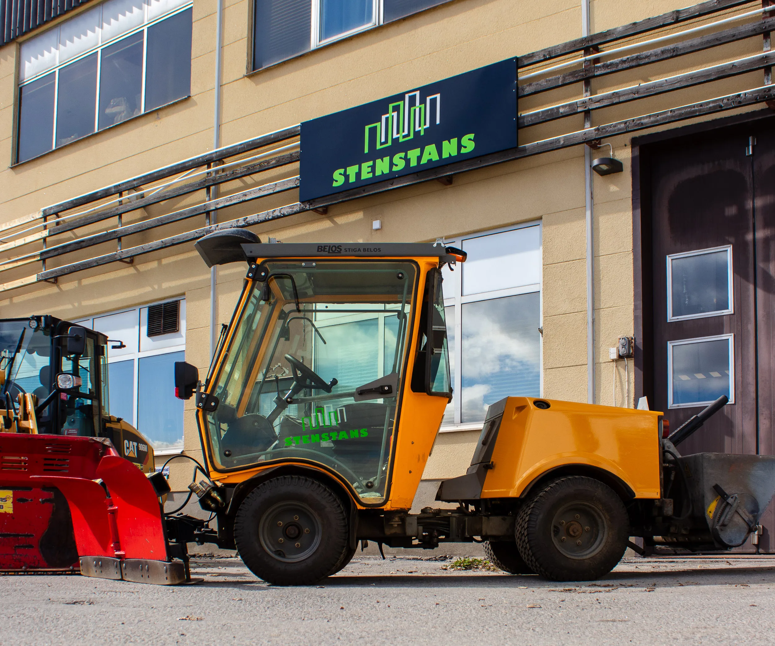 Snöröjning för parkeringar och gårdar